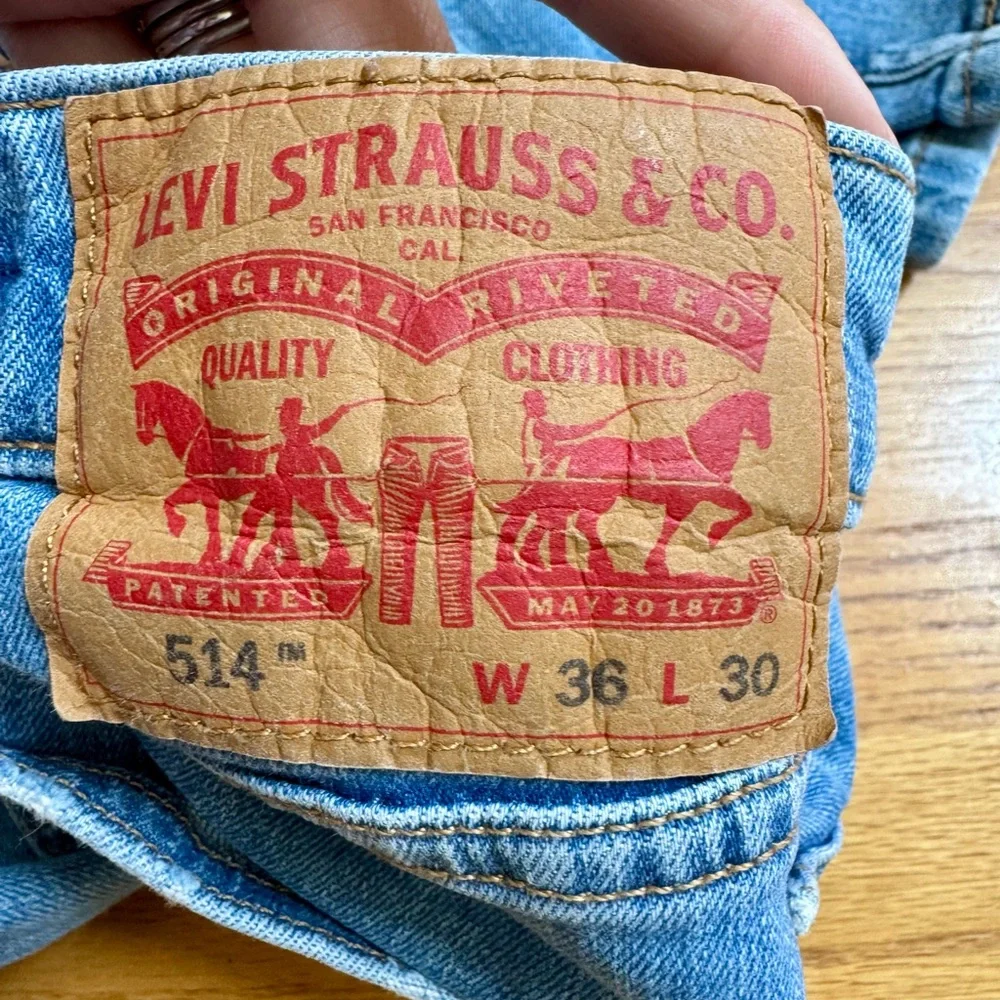 Levi Strauss & Co 514 Men’s 36x30‎ Light Wash Denim Blue Jeans, GUC